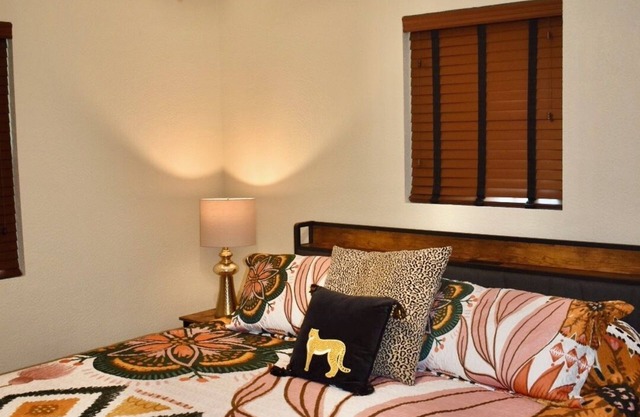 Cozy, Charming & Peaceful 3-bedroom house with AC, WiFi in delightful Beaumont .