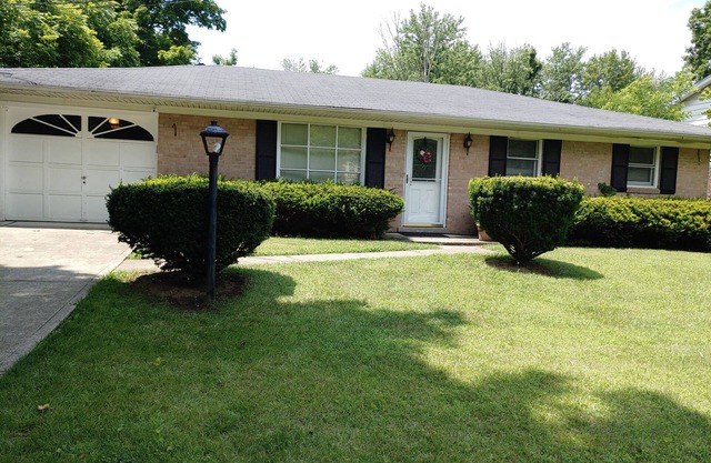Cozy & charming ranch style home in cul-de-sac.