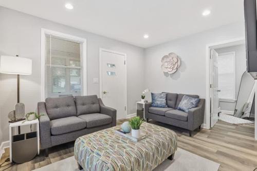 Cozy Chic 4BD 2BA Home in St Charles