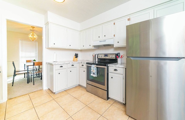 Cozy Columbus Retreat to Relax and Unwind! minutes away from all attractionsn