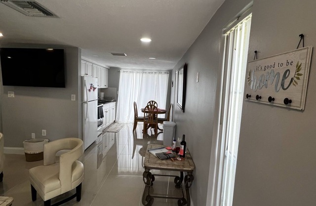 Cozy,comfy and clean 2 bedroom/one bath apartment