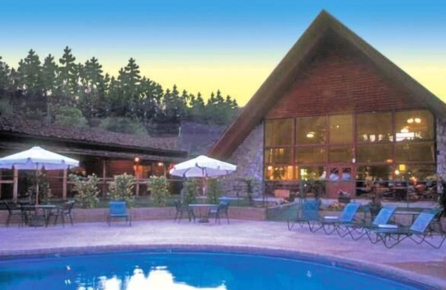 Cozy Condo at Base of Mogollon Rim w/Fireplace, WiFi & Resort Pool
