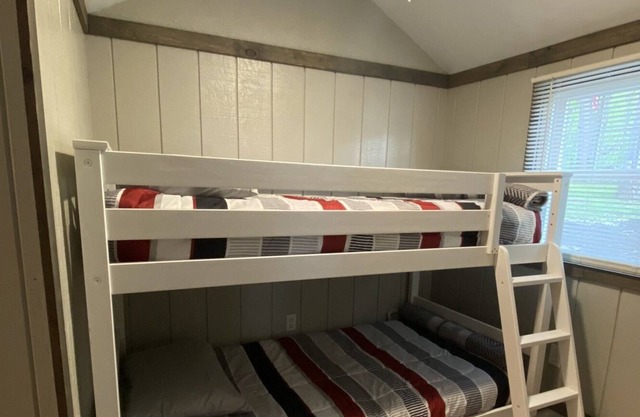 Cozy cottage at Rushford Lake