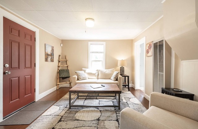 Cozy Cottage in Downtown Colorado Springs - Walk to Newest Shops and Restaurants