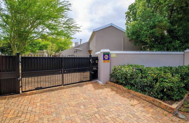 Cozy Cottage in Constantia