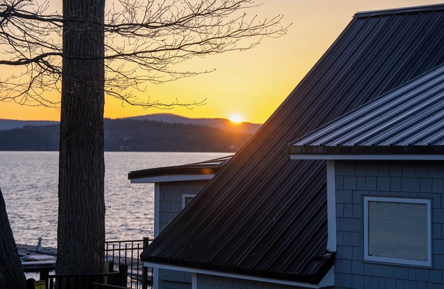 Cozy Cottage on Lake Champlain with Incredible Views and Outdoor Space!