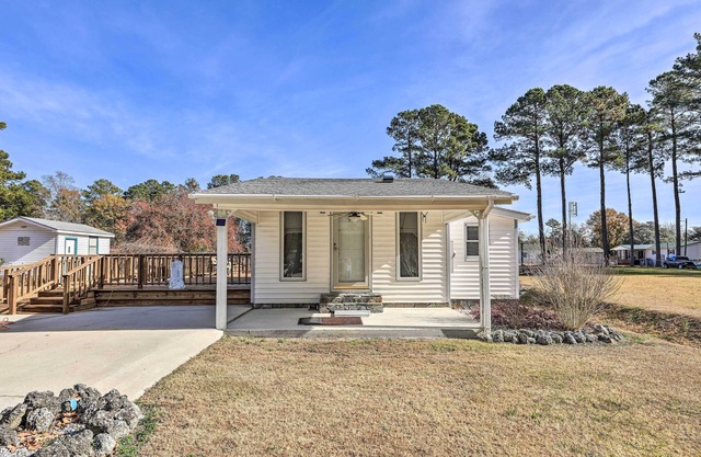 'Cozy Cottage' w/Shared Dock on Dawson Creek