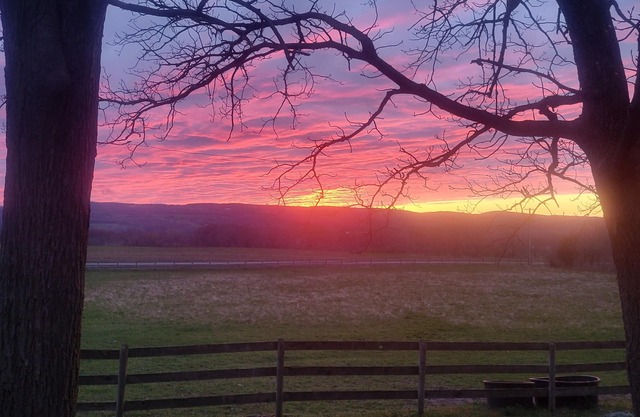Cozy Country Cabin in Rushville-Hot Tub-Sunset Views-Wine Trail Convenience