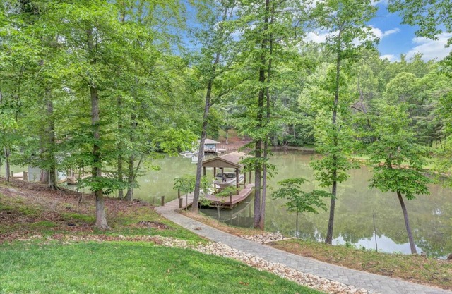 Cozy Cove- Fenced yard for your dog and calm waters to swim for the family
