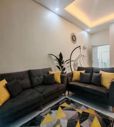Cozy CR Homestay Nilai Pajam with Netflix WiFi