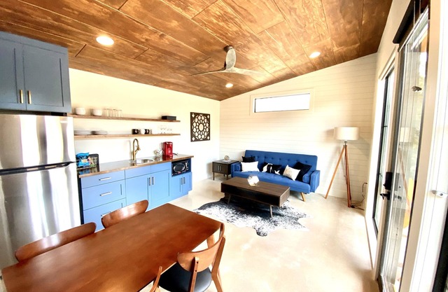 Cozy & Cute Modern Tiny house close to wineries, wedding venues, and outdoor fun