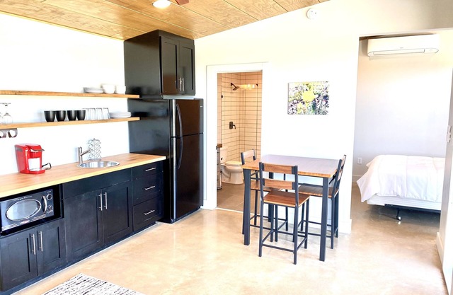 Cozy/Cute Tiny House close to wineries, wedding venues & outdoor fun