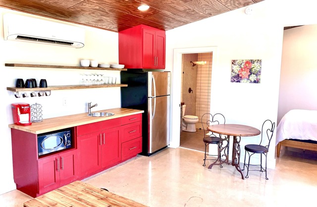 Cozy/Cute Tiny House close to wineries, wedding venues & outdoor fun