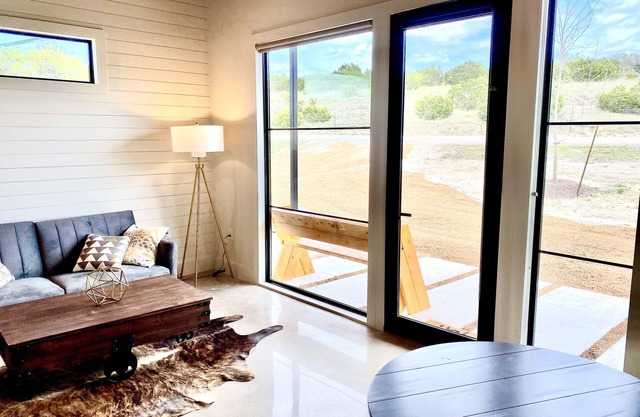 Cozy/Cute Tiny House close to wineries, wedding venues & outdoor fun