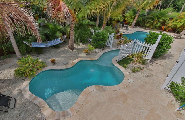 Cozy 'Day' Side Cottage with Heated Pool Pet Friendly No size restrictions