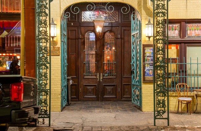 Cozy Dog-Friendly Cottage | East Hill Hideaway | My Beach Getaways