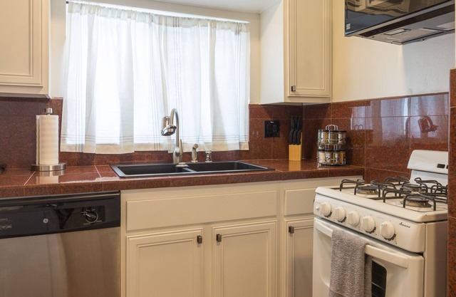 Cozy, dog-friendly home in center of San Diego