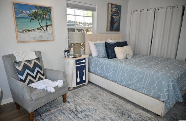 Cozy Downtown Guest Home - Location Location!