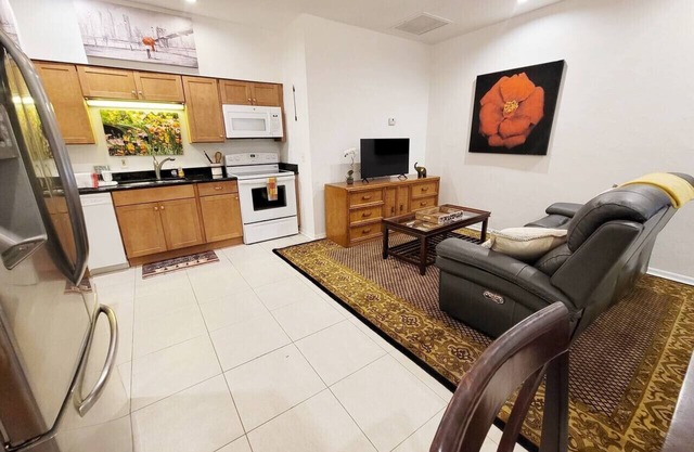 Cozy Downtown Gainesville 2 Bedroom/1 Bath Duplex