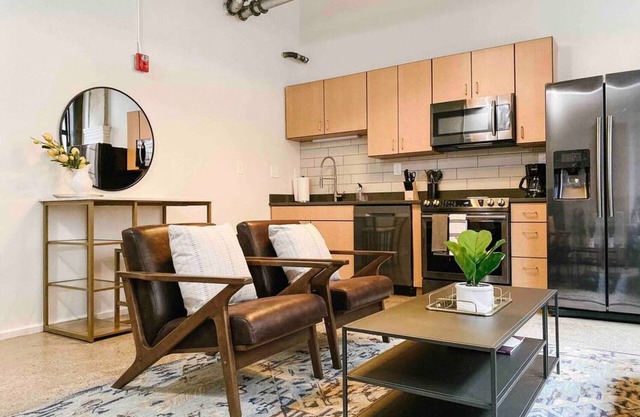 Cozy Downtown Loft on Gay St