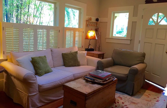 Cozy Fairfax Craftsman-era Bungalow