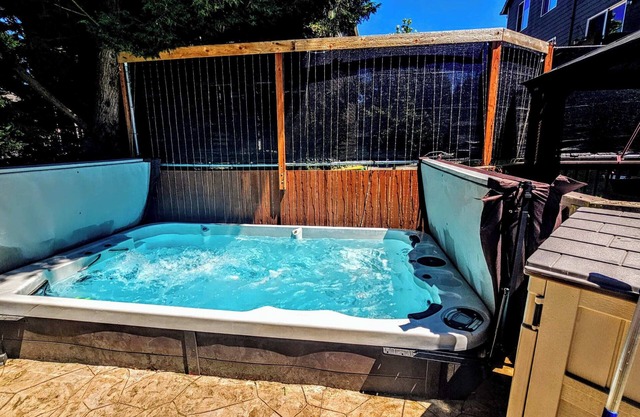 Cozy Fall Retreat w/Swim Spa