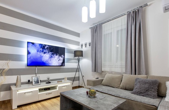 Cozy, family apartment in quite neighborhood near the city