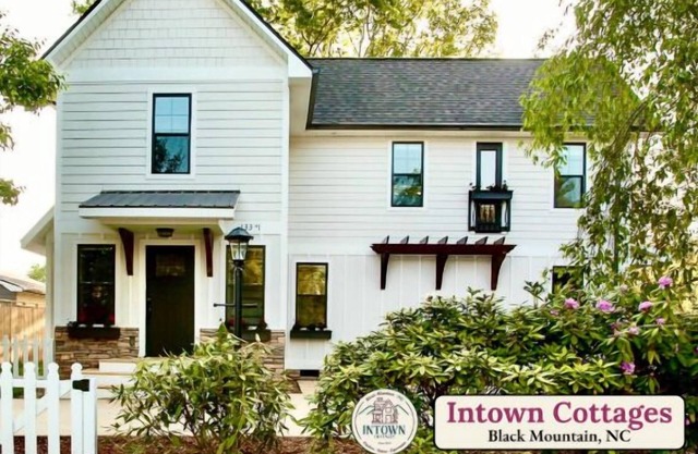 Cozy Family Retreat w/HT-Sauna Deck & DT Charm