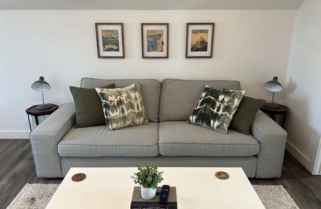 Cozy farmhouse style loft with lake access!