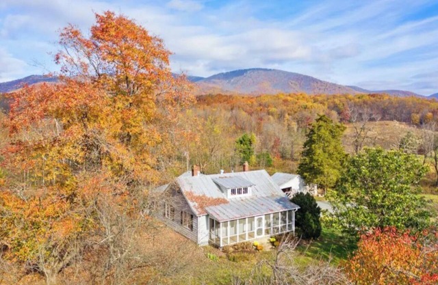 Cozy Farmhouse W/Mountain Views