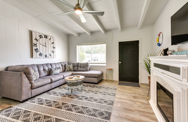 Cozy Fort Walton Beach Escape w/Private Patio!