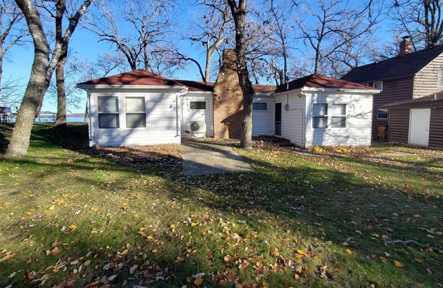 Cozy Four Bedrooms on Lake Sallie