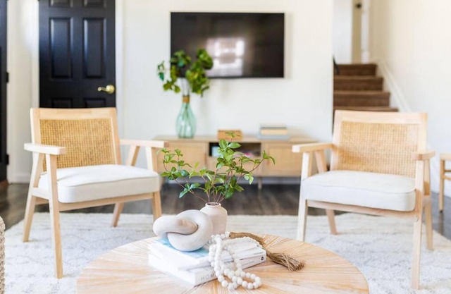 Cozy getaway - 5 min drive to beach