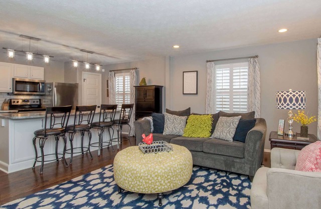 Cozy Getaway | Close to DT Nash & Germantown!