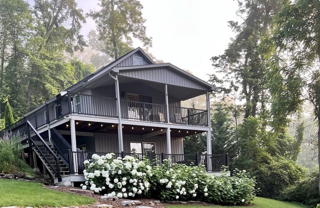 Cozy getaway with spa close to Juniata River and Raystown..