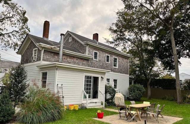 Cozy Greenport Getaway