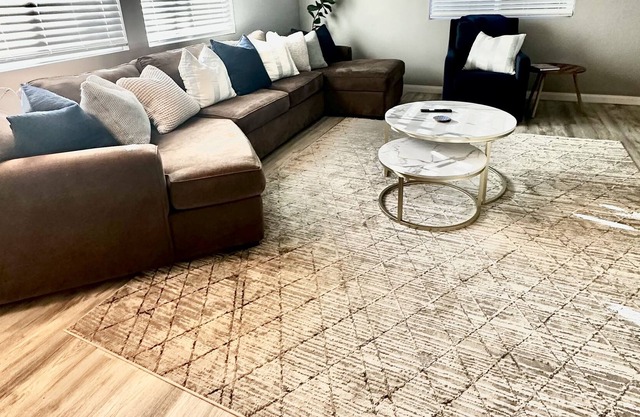 Cozy guest home minutes from Disney and Knotts.