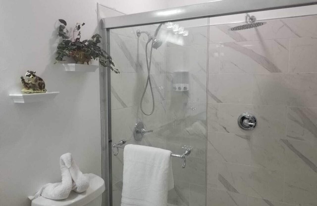 Cozy guest suite. Private bath and entrance