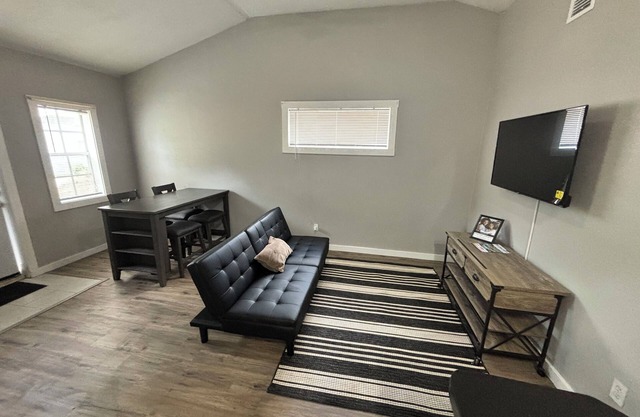 Cozy Guesthouse in Orlando, Florida! Convenience and comfort!