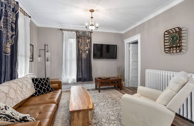 ♥ Cozy historic 3BR w/bridge view! Sleeps 7 ♥