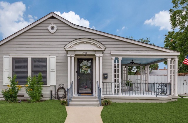 Cozy Historic Hideaway - a beautifully restored 100+ year-old home.