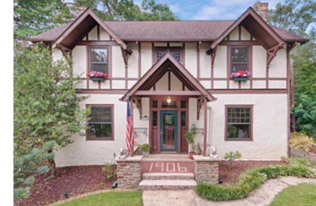 Cozy Historical Downtown Home