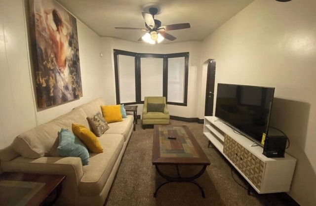 Cozy Holcomb Haven – 3BR Comfort