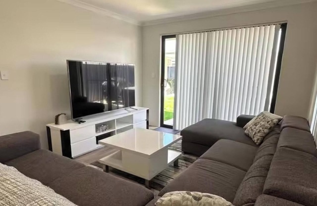 Cozy Holiday and Business Home