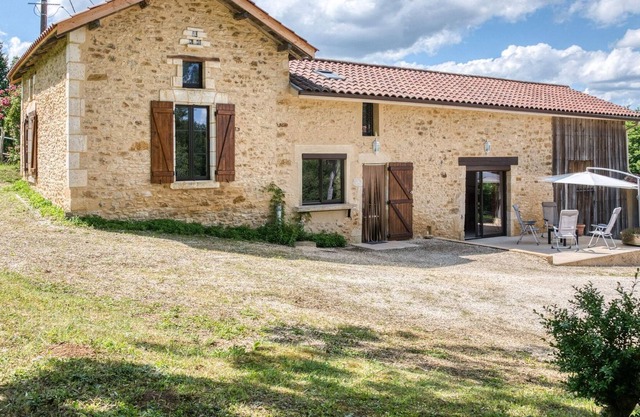 Cozy Holiday Home in Loubejac near Forest
