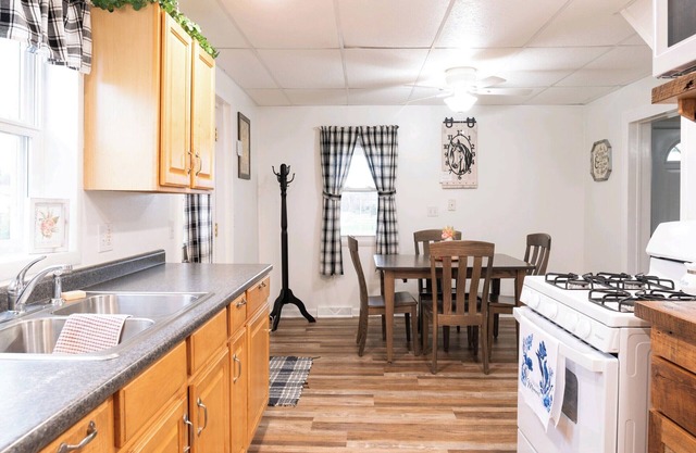 Cozy home, in Amish country!n3 miles from Lehmans Hardware