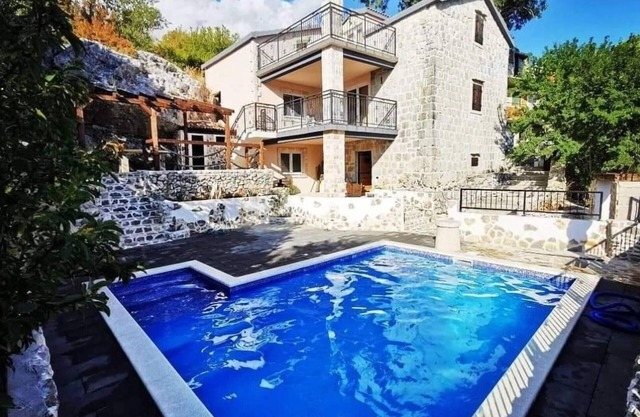 Cozy home in Blaca with WiFi