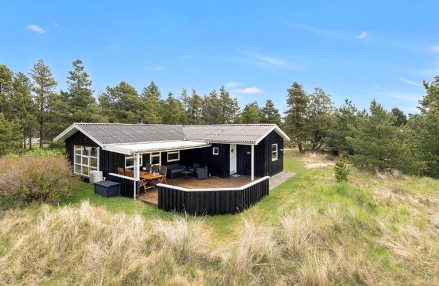 Cozy Home In Blåvand With Wifi