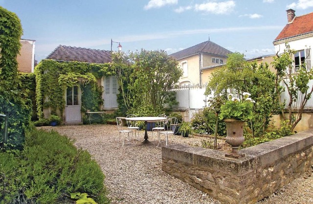 Cozy Home In Chablis With Wifi