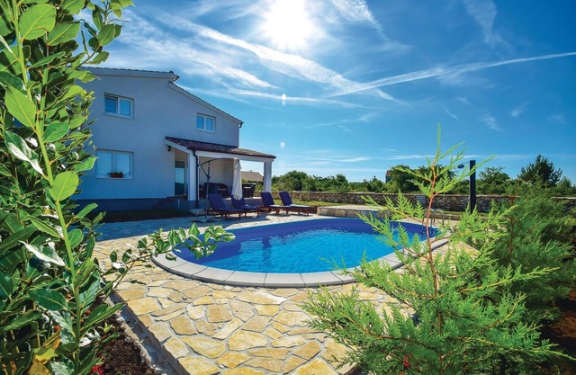 Cozy home in Drinovci with kitchen